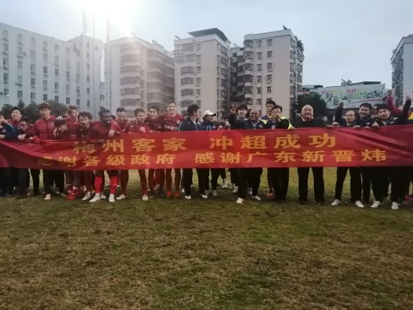 如果我们想赢得比赛，那我们必须创造机会并把握住，否则我们无法获胜，这一点很清楚。